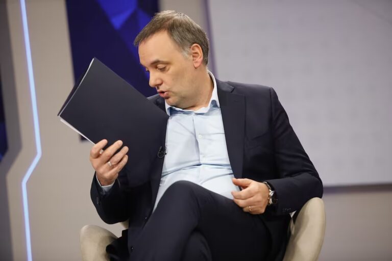 manuel-3TYV4SPJLFGOFEQSFWTA3BD2G4