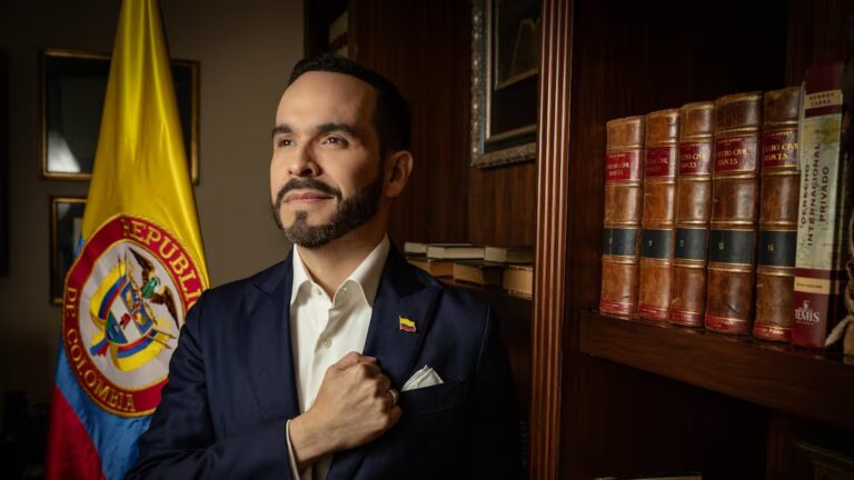 maria-elvira-salazar-asegura-que-el-candidado-Y7CG7WX5BFGL3P2A4AKP5BB7FY