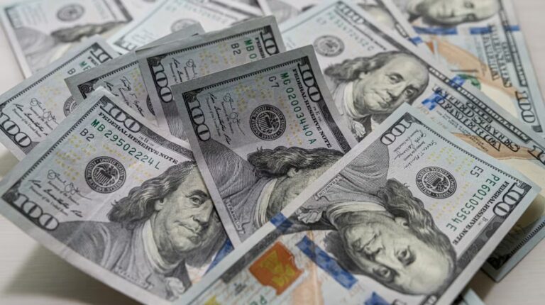dolar-oficial-hoy-y-dolar-blue-todas-las-cotizaciones-foto-adobe-stock-JJCXTPIWFFA6TGA7OC5L3ZTWWM