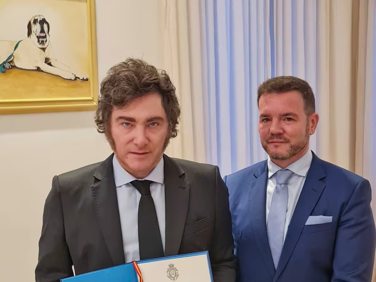 el-presidente-javier-milei-junto-a-alejandro-nimo-OKMAKBNG2ZGWVBYRGKNBCLHCDU
