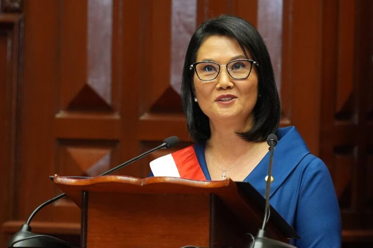 la-presidenta-de-peru-keiko-fujimori-presto-juramento-en-el-congreso-de-lima-peru-este-martes-28-de-