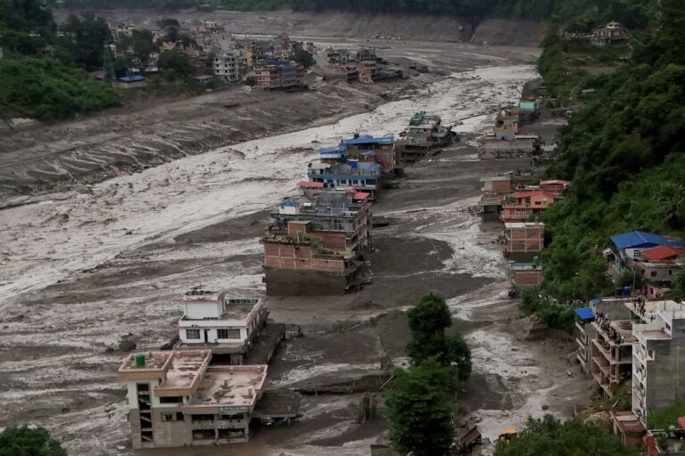 la-riada-afecto-a-cientos-de-edificios-en-el-distrito-de-nuwakot-foto-reutersnaveshchitrakar-2TRGWBX