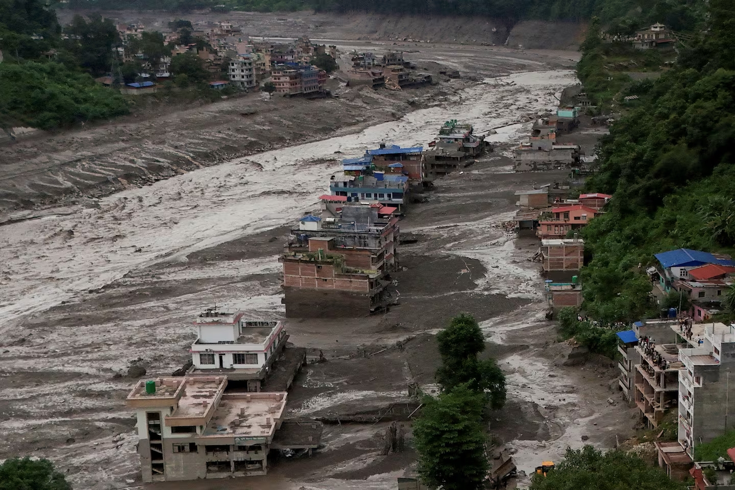 la-riada-afecto-a-cientos-de-edificios-en-el-distrito-de-nuwakot-foto-reutersnaveshchitrakar-2TRGWBX