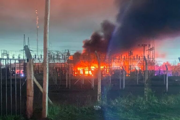 masivo-apagon-de-luz-en-la-plata-tolosa-y-gonnet-FQSRL54KARFBNNH5YFU6KUDLQY