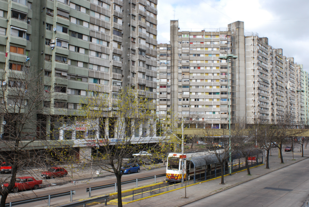 Villa_Lugano,_estación__Centro_cívico_Lugano__de_Premetro_(septiembre_2008)