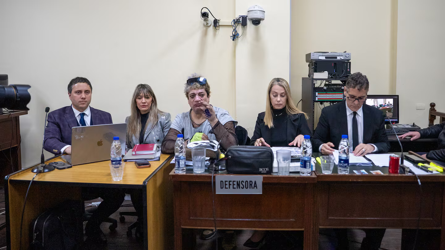pity-alvarez-con-sus-nuevos-abogados-foto-tn-agustina-ribo-NLVNLGAV6RAYDB3D5JMKGQUVXU
